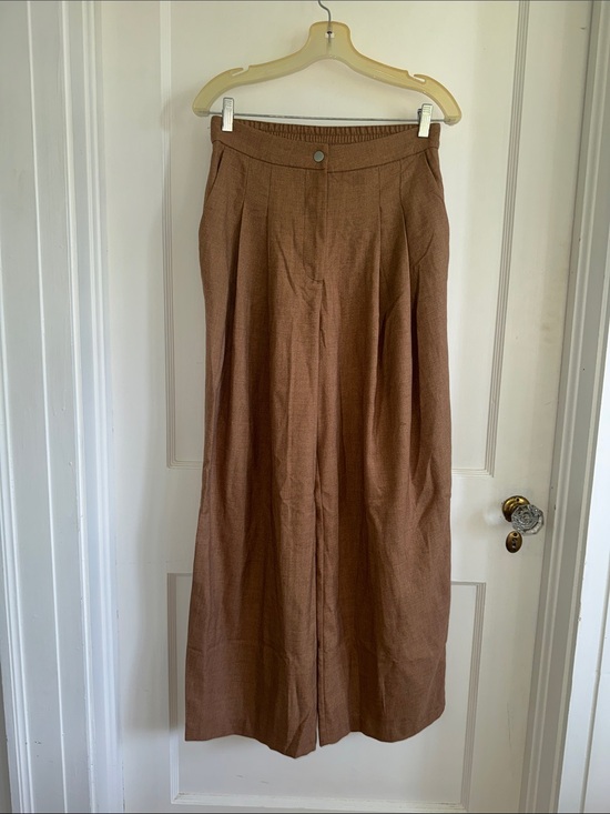 H&M Pants - NWT H&M high-waist, wide-leg trousers w/elastic back. 29" inseam & 13" rise.